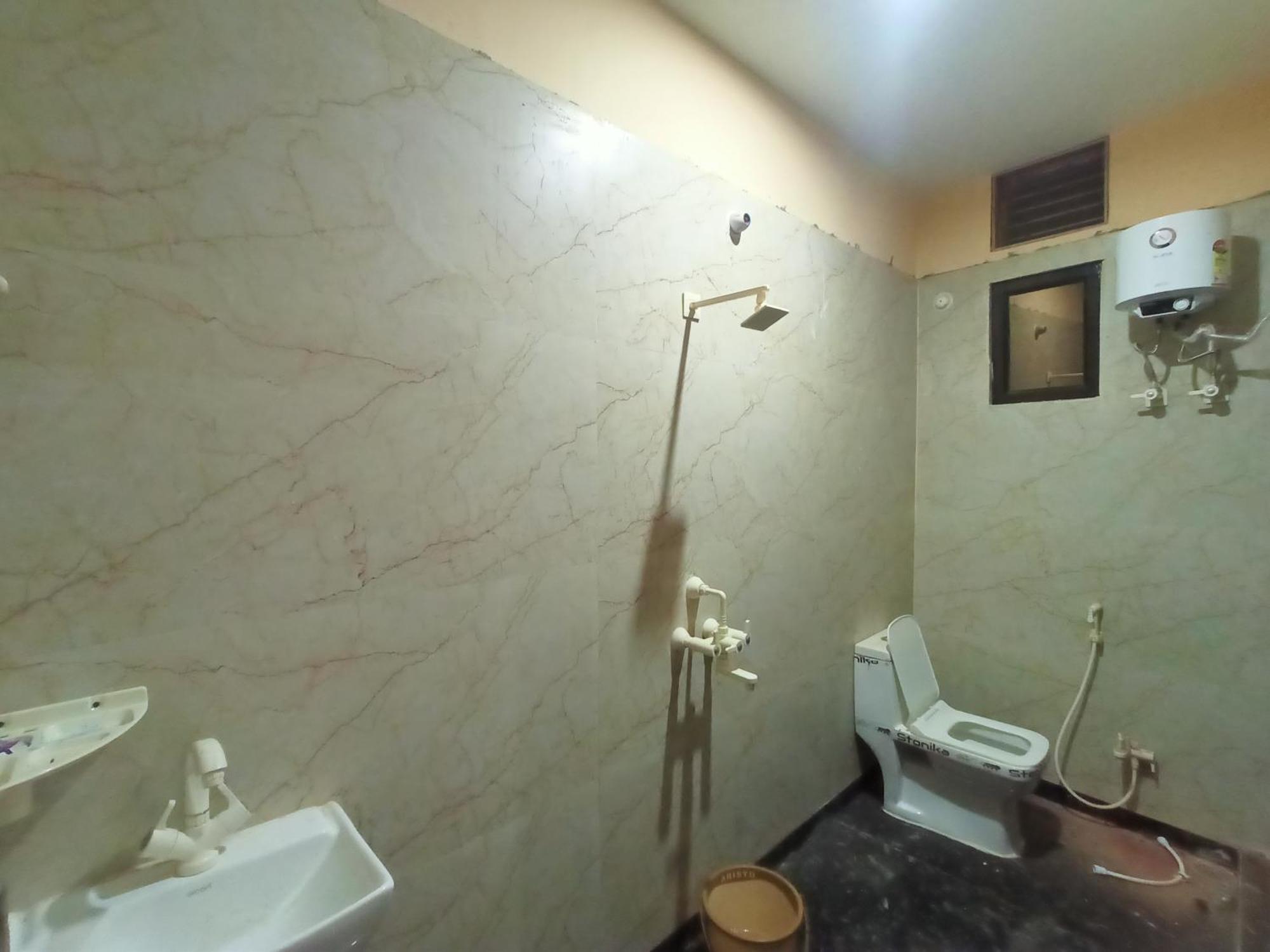 Shri Janki Vatika Hotel วรินดาวัน ภายนอก รูปภาพ