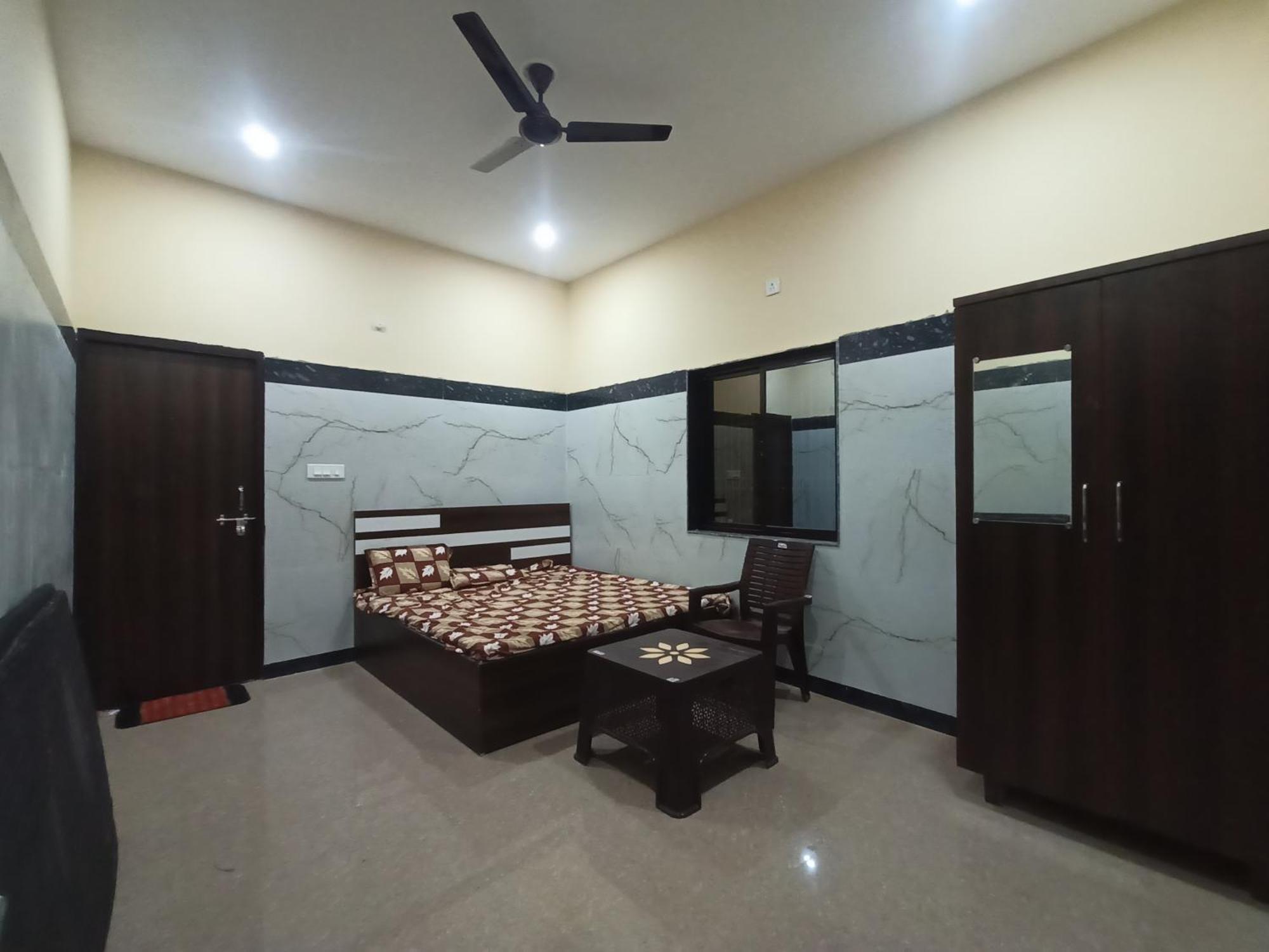 Shri Janki Vatika Hotel วรินดาวัน ภายนอก รูปภาพ